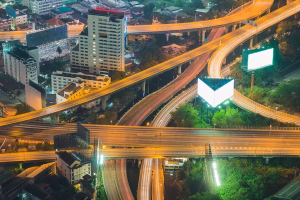 Longa exposição da via expressa da cidade à noite — Fotografia de Stock