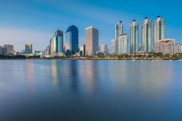 Water pool at Public Park with office building — Stock Photo, Image