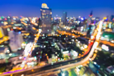 Odak dışında modern şehir bokeh gece ışıklar.