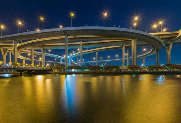 Endüstriyel Ring yolu köprüsü Bangkok Tayland Twilight — Stok fotoğraf