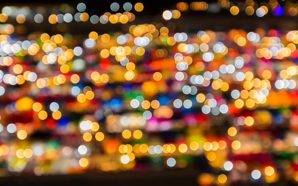 Güzellik serbest piyasa hava birden çok renk şemsiye gece ışıkları göster