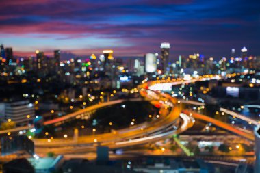 Alacakaranlık sırasında deyimleri şehir expressway bokeh bulanıklık