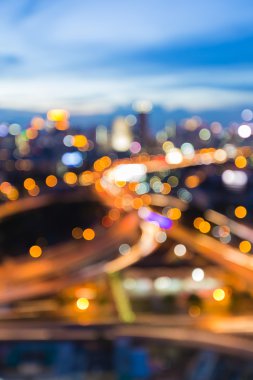 bokeh şehir ışıkları açık mavi gökyüzü ile bulanıklık