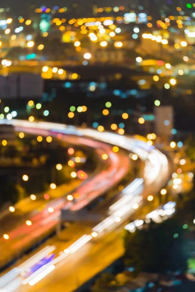 夕暮れ時市内道路曲線の光をブレします。 — ストック写真