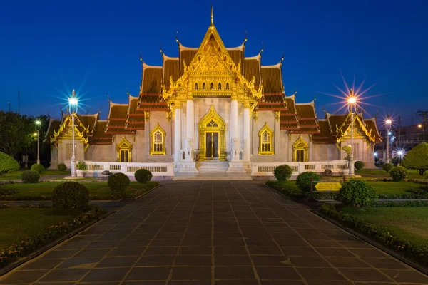 在黄昏时分的大理石寺 — 图库照片