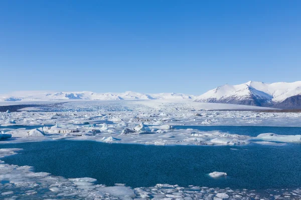 Úszó jég jokulsarlon lagúna a jéghegyek, Izland — Stock Fotó