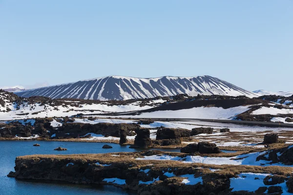 Hverfjall Vulkan mit Schnee — Stockfoto