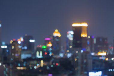 Bulanık bokeh manzarası şehir ışıkları gece görünümü
