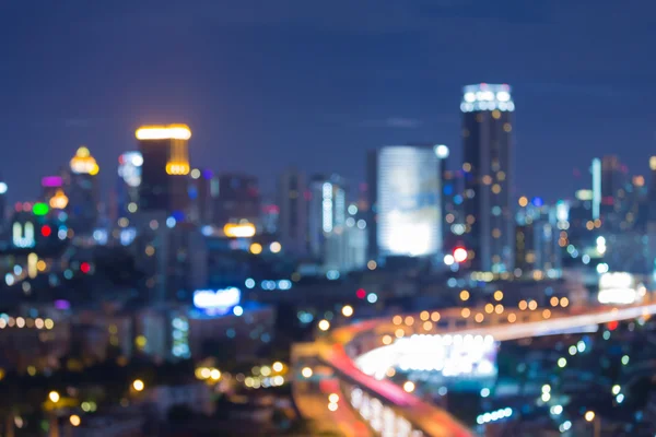 Resumen borrosa luz bokeh, vista de la ciudad por la noche —  Fotos de Stock