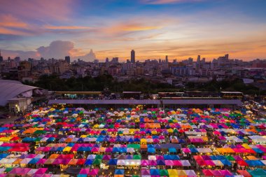 Bangkok pire Pazar havadan görünümü