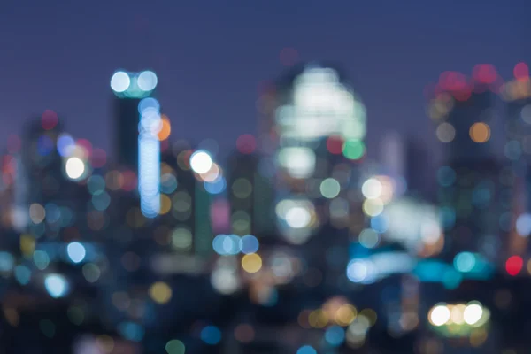Bellezza della luce sfocata della città durante il crepuscolo — Foto Stock