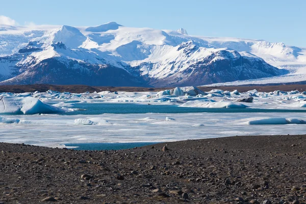 Güzel dağ ve göl buz göstermek — Stok fotoğraf