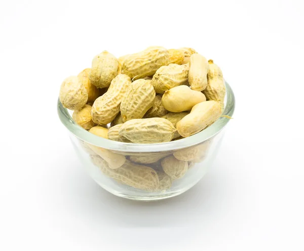 Coppa di arachidi su sfondo bianco — Foto Stock