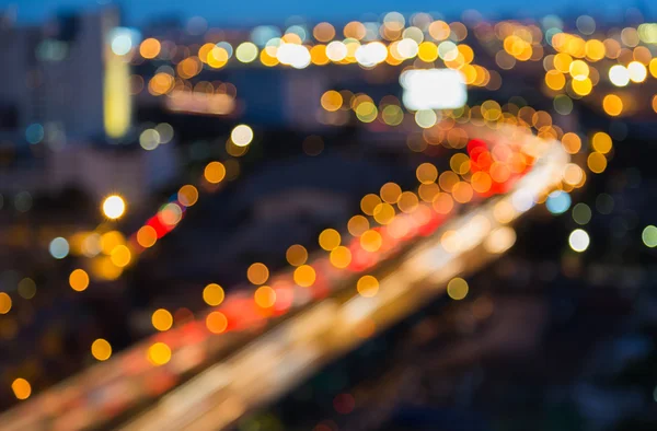 Zakřivené t rozmazané bokeh lehké městské dálnice v noci — Stock fotografie
