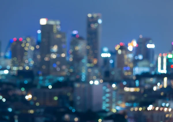 Lumière de ville floue abstraite la nuit — Photo