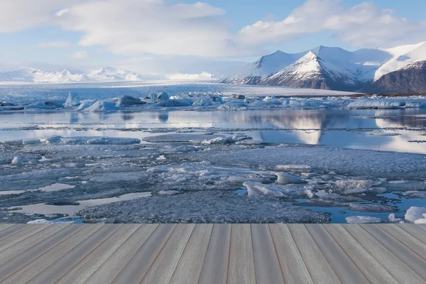 Apertura pavimento in legno, Jokulsarlon ghiaccio lago di fusione — Foto Stock