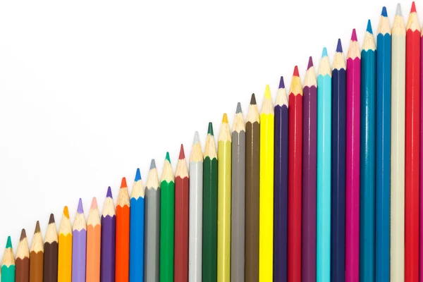 Múltiples colores de lápices de madera sobre fondo blanco —  Fotos de Stock