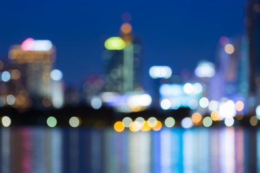 bulanık bokeh ofis ışıkları su yansıma