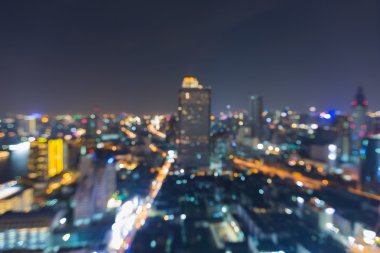 Soyut bulanık bokeh ışıkları, gece şehir merkezinde şehir havadan görünümü