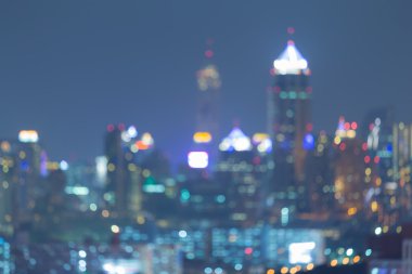 Bulanık bokeh ışıklar büyük şehir gece görünümü