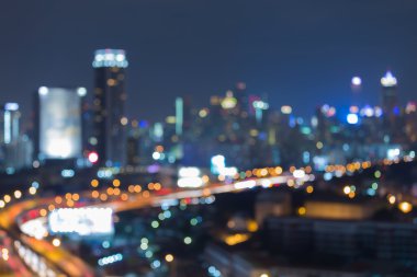 Bulanık bokeh ışıklar şehir şehir merkezinde ve yol soyut