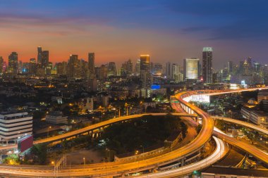 Şehir karayolu merkezi iş downtown arka plan ile deyimleri