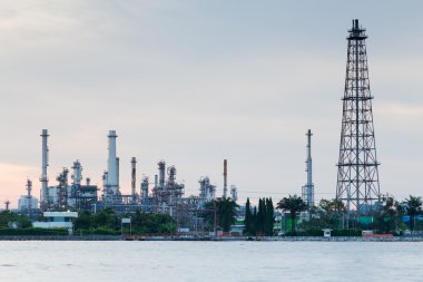 Petrol rafinerisi üretim tesisi