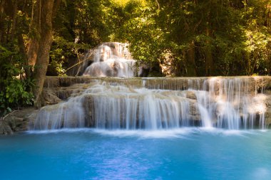 Güzel topikal mavi akım şelaleler