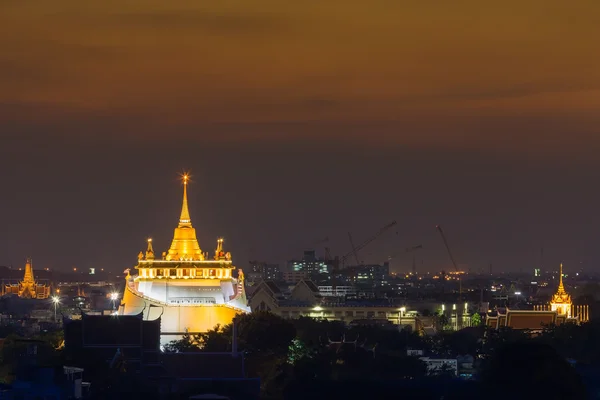 Temple de montagne d'or les monuments les plus célèbres de Bangkok — Photo