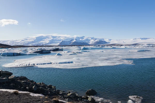 Vinterlandskap över Glaciärlagunen lake, Island — Stockfoto