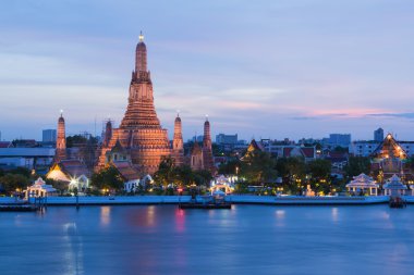 Wat Arun ön Nehri adında şafak Tapınağı
