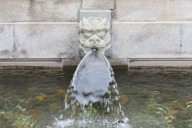 Taş ejderha Çeşmesi baş su musluğu