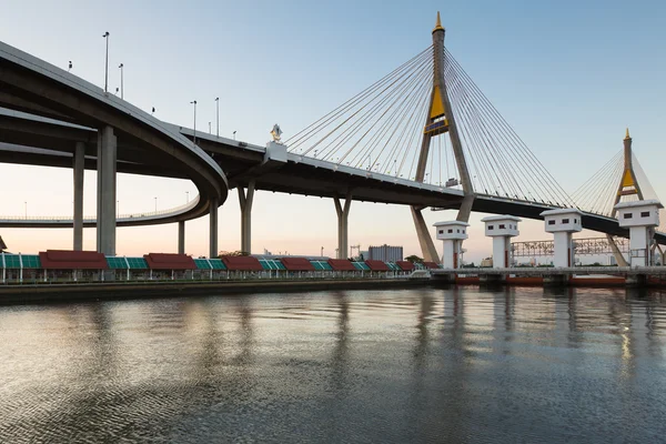 Puente colgante industrial Ring Road — Foto de Stock