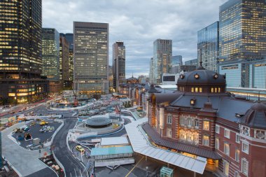 Marunouchi iş bölgesine ve Tokyo İstasyonu, Japonya