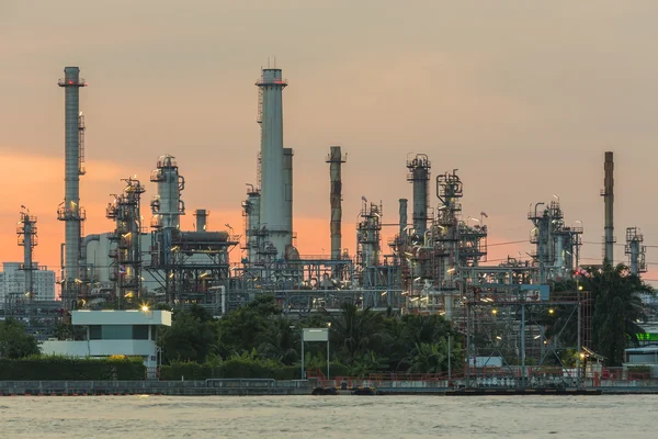 Oil refinery and chemical plant — Stock Photo, Image