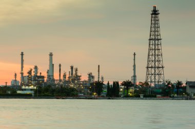 Petrol rafineri tesisi ön Nehri