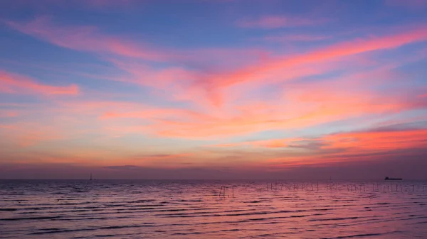 美丽的天空后海海岸天际的落日 — 图库照片