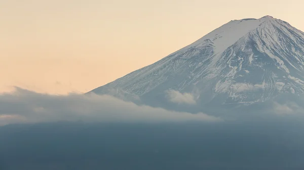 Fuji Dağı kadar kar örtüsü ile kapalı — Stok fotoğraf