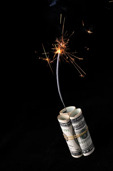 yanan fünye ile dinamit nakit