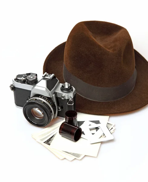 กล้องย้อนหลังและหมวก Fedora — ภาพถ่ายสต็อก