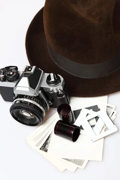 Retro camera & fedora hoed — Stockfoto