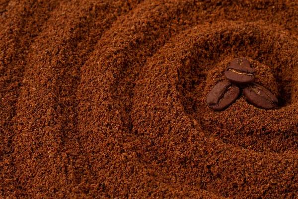 Sfondo, cerchi sul caffè, con chicchi di caffè, vista dall'alto, orizzontale, copia spase, nessuna gente, — Foto Stock