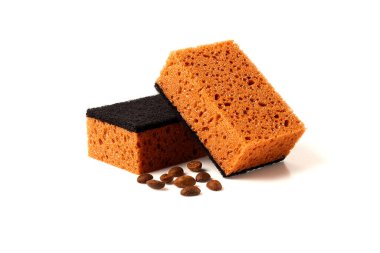 Bulaşık yıkamak için köpük sünger, cuppuccino aromalı, beyaz arka planda, yatay, insan yok.,