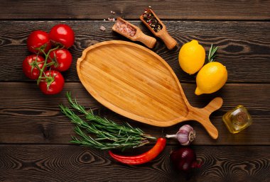 Kavram, gıda arka planı, ahşap tabak balığı şekli, yemek malzemeleri, üst görünüm, yatay, insan yok.,