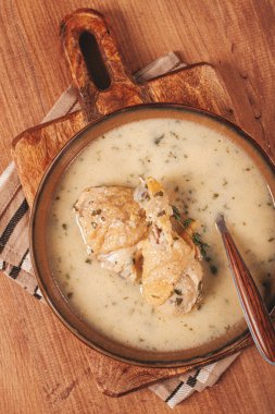 Chikhirtma tavuk çorbası, Gürcistan yemeği, lavaş, üst manzara, insan yok.,