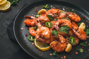 Fried shrimp, headless, with spices, grilled, homemade, no people,