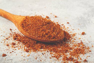 Svan tuzu, tahta kaşık, Gürcistan baharatları, geleneksel Gürcistan mutfağı,