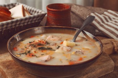 Fin balık çorbası, lohikeito çorbası, kremalı balık çorbası, köy usulü.