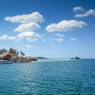 Koh Lanta 'nın Tayland adası. Tropiklerdeki deniz kıyısında bir köy..