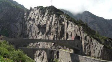 Şeytanlar Köprüsü. Schollenen Boğazı, Yukarı Reuss, Goschenen ve Andermatt arasında bir kanton idrar. İsviçre.